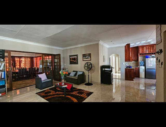 5 BEDROOM FREESTANDING FOR SALE IN SAFARI GARDENS